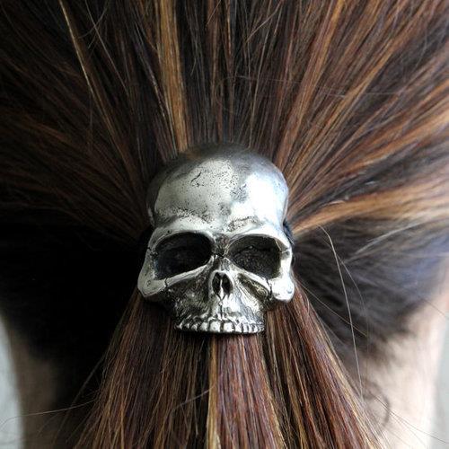Skull hair clip